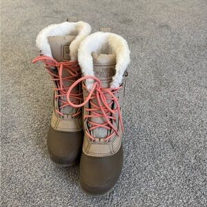 The North Face women’s Tan and Brown Snow Boots